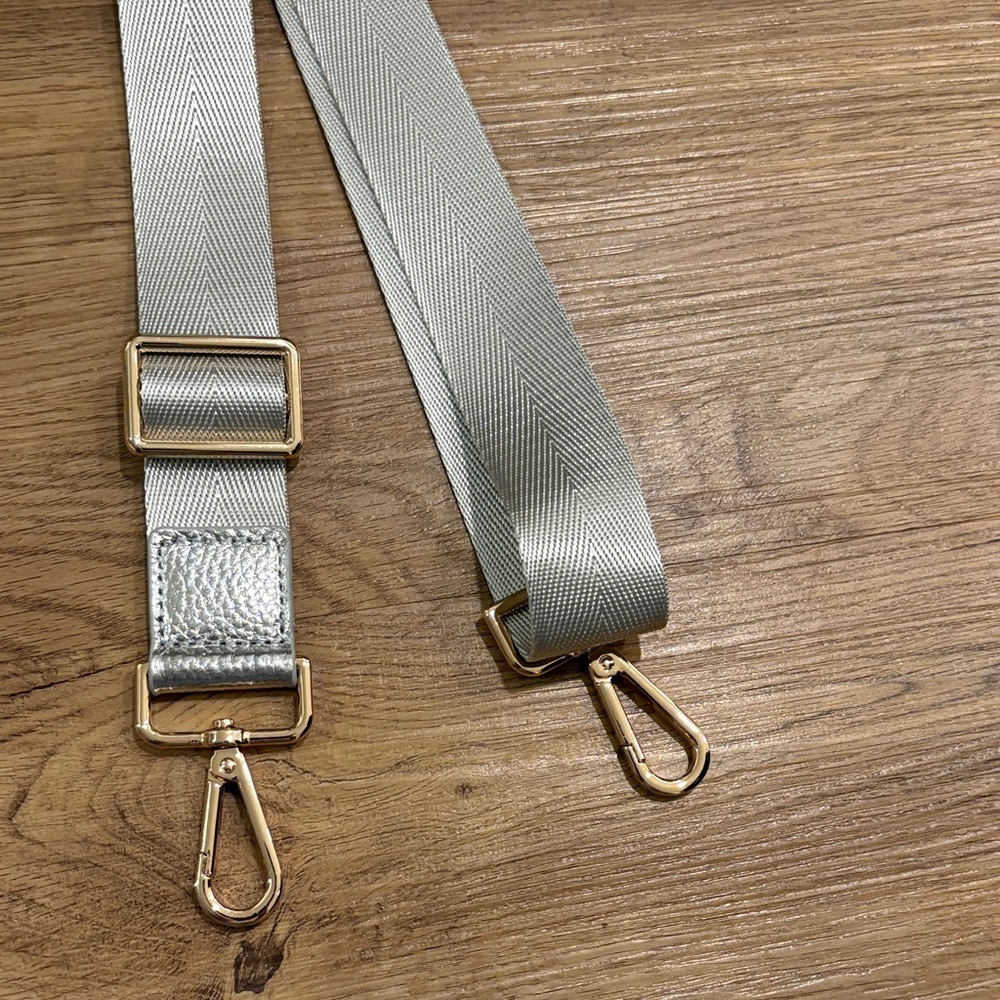 Pom Pom London Silver Crossbody Bag with Three Straps, a key chain and dust bag - Picture 12 of 13